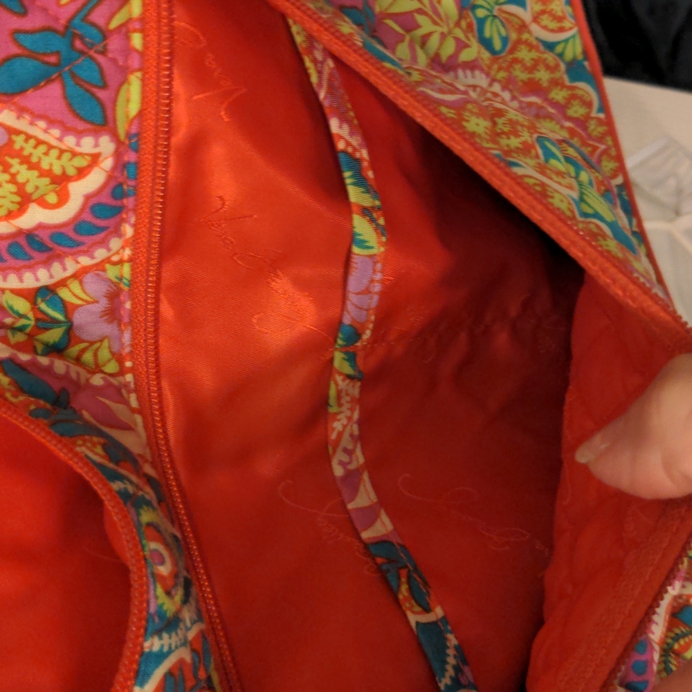 Like new condition cross body Vera Bradley bag - Picture 5 of 6